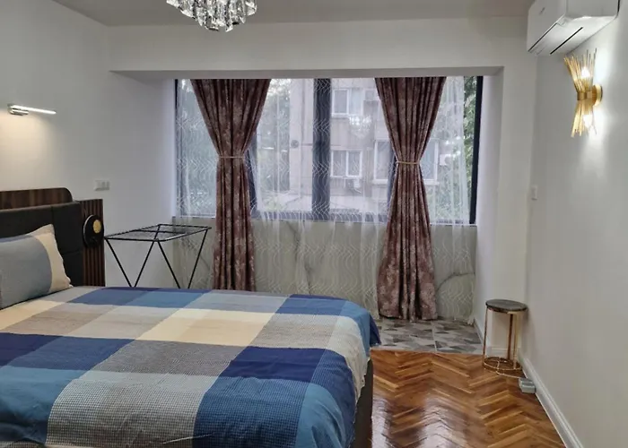 Ester * בורגאס