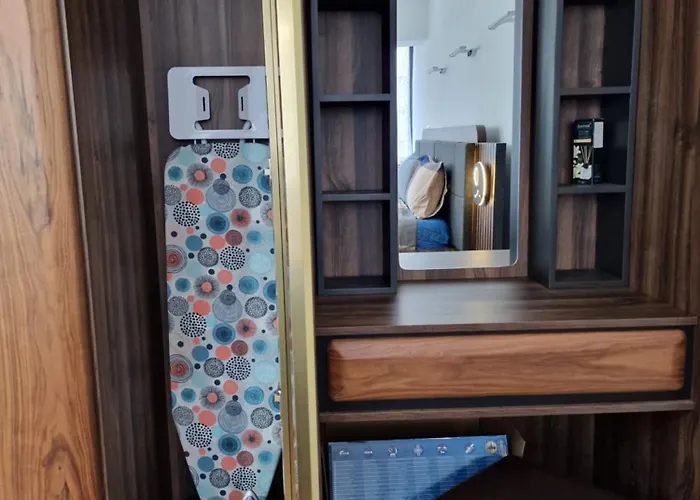 Ester * בורגאס